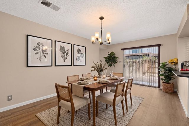 37 Calle Arroyo Seco NW, Albuquerque, NM 87120