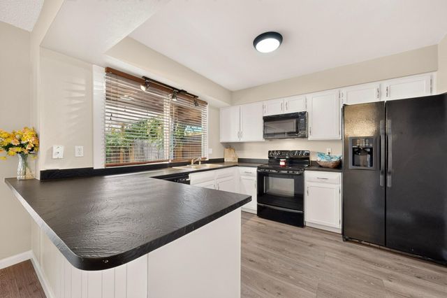 37 Calle Arroyo Seco NW, Albuquerque, NM 87120