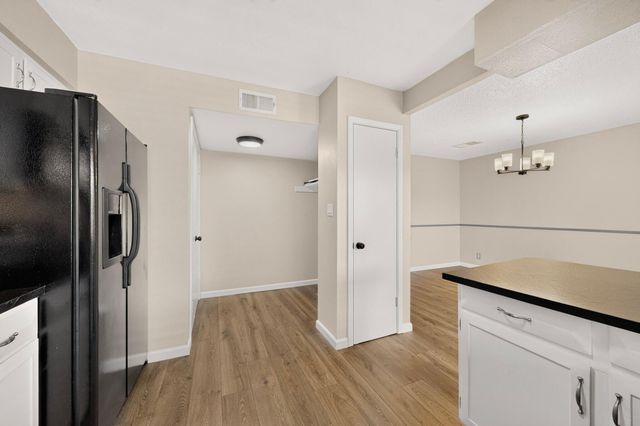 37 Calle Arroyo Seco NW, Albuquerque, NM 87120