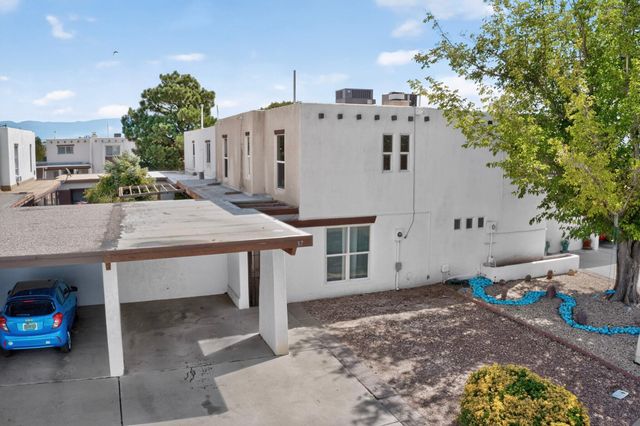 37 Calle Arroyo Seco NW, Albuquerque, NM 87120
