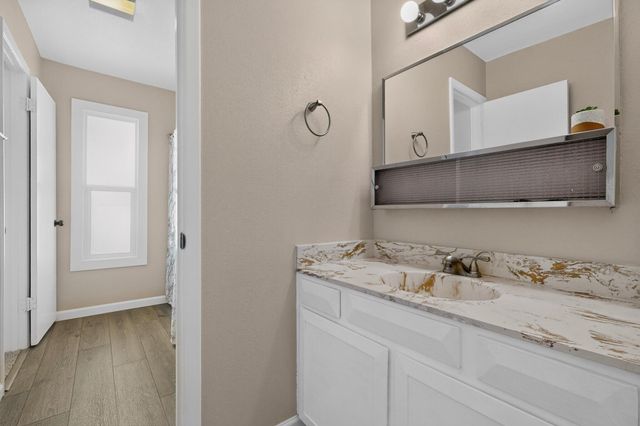 37 Calle Arroyo Seco NW, Albuquerque, NM 87120