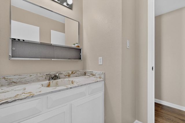 37 Calle Arroyo Seco NW, Albuquerque, NM 87120