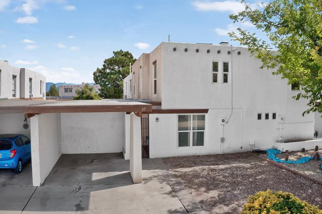 37 Calle Arroyo Seco NW, Albuquerque, NM 87120