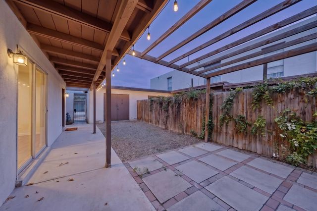 37 Calle Arroyo Seco NW, Albuquerque, NM 87120
