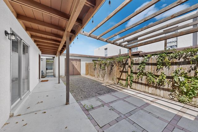 37 Calle Arroyo Seco NW, Albuquerque, NM 87120