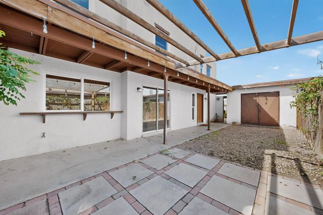 37 Calle Arroyo Seco NW, Albuquerque, NM 87120