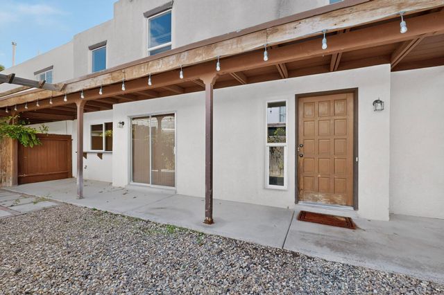 37 Calle Arroyo Seco NW, Albuquerque, NM 87120