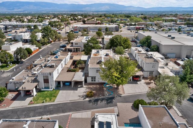 37 Calle Arroyo Seco NW, Albuquerque, NM 87120