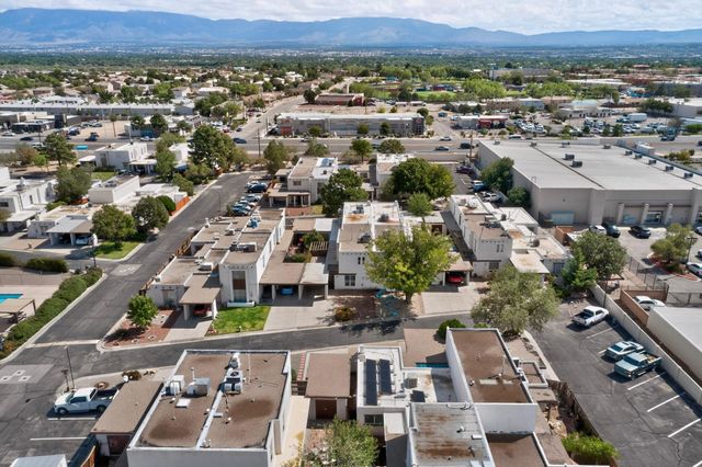 37 Calle Arroyo Seco NW, Albuquerque, NM 87120