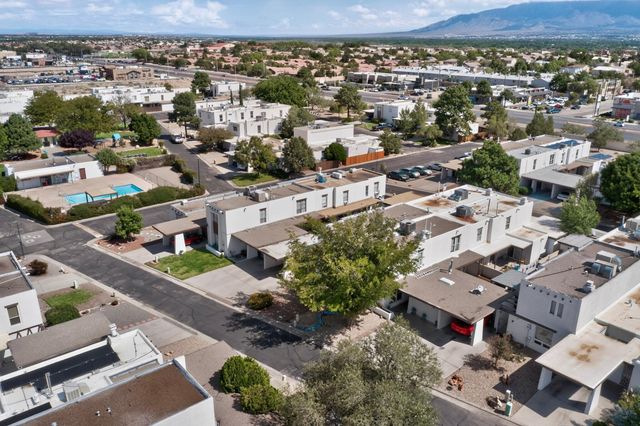 37 Calle Arroyo Seco NW, Albuquerque, NM 87120