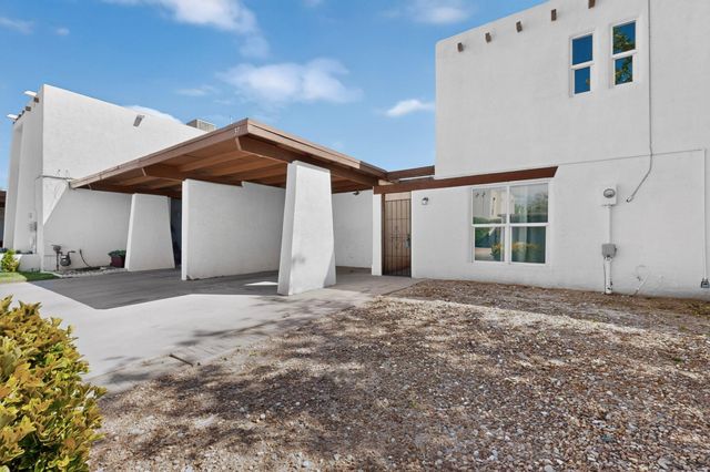 37 Calle Arroyo Seco NW, Albuquerque, NM 87120