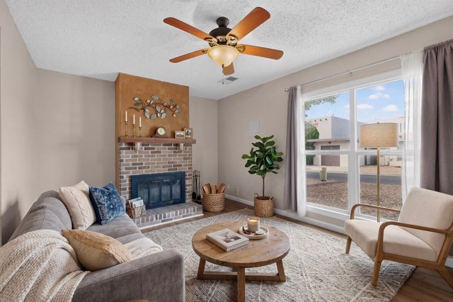 37 Calle Arroyo Seco NW, Albuquerque, NM 87120