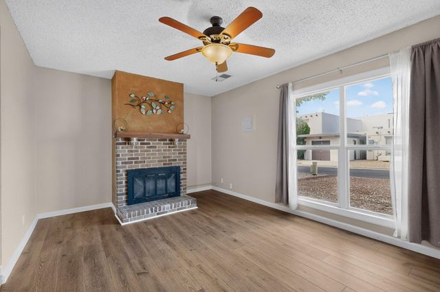 37 Calle Arroyo Seco NW, Albuquerque, NM 87120