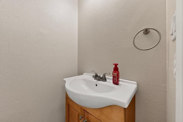 37 Calle Arroyo Seco NW, Albuquerque, NM 87120