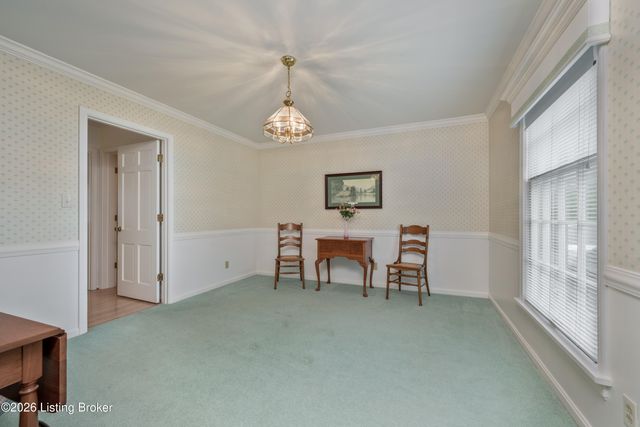 210 Dunbar Pl, Douglass Hills, KY 40243