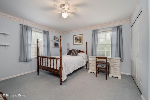 210 Dunbar Pl, Douglass Hills, KY 40243