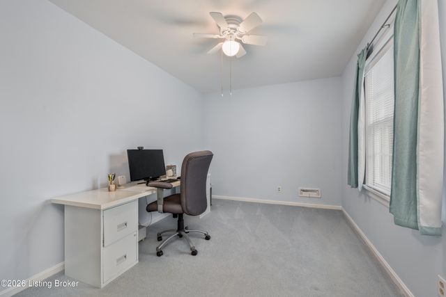 210 Dunbar Pl, Douglass Hills, KY 40243