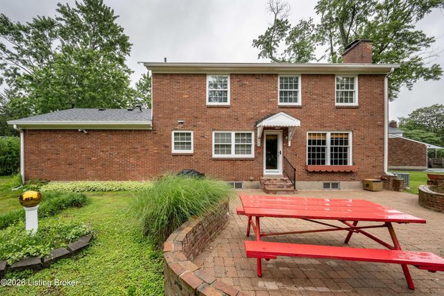 210 Dunbar Pl, Douglass Hills, KY 40243