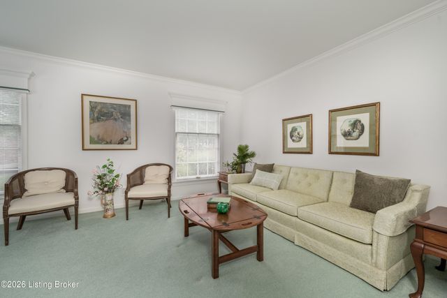 210 Dunbar Pl, Douglass Hills, KY 40243