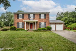210 Dunbar Pl, Douglass Hills, KY 40243