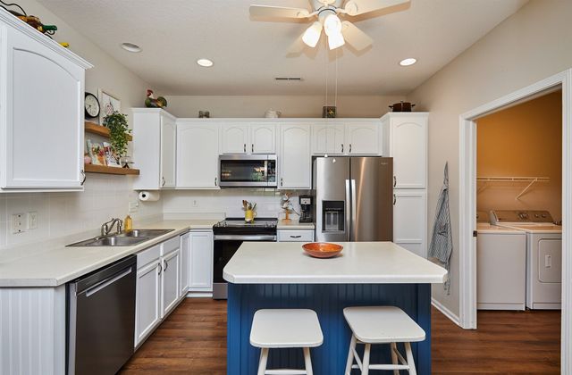 280 S 79th Street 1302, West Des Moines, IA 50266