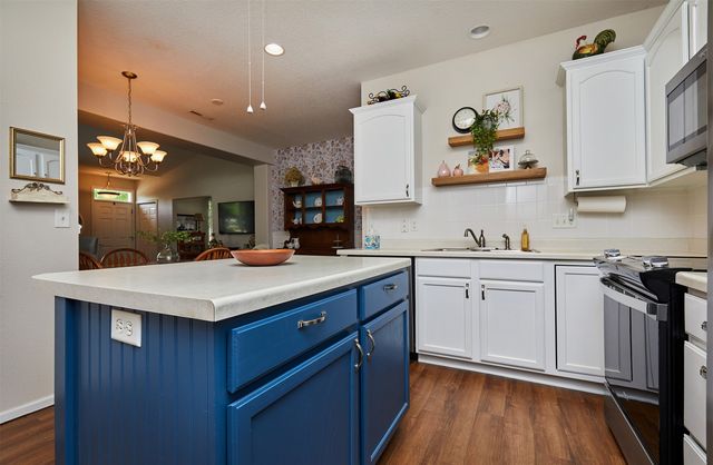280 S 79th Street 1302, West Des Moines, IA 50266