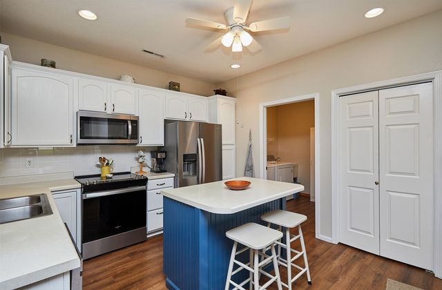 280 S 79th Street 1302, West Des Moines, IA 50266