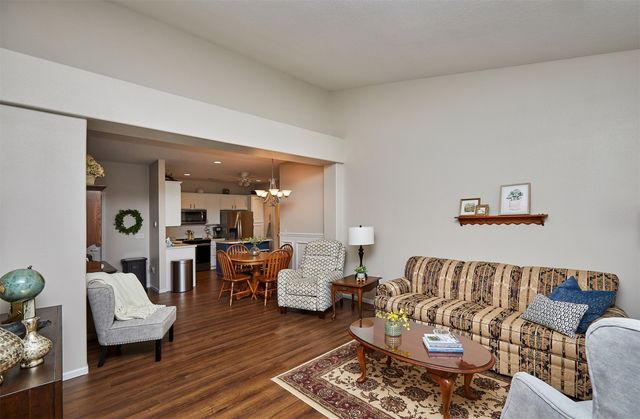 280 S 79th Street 1302, West Des Moines, IA 50266