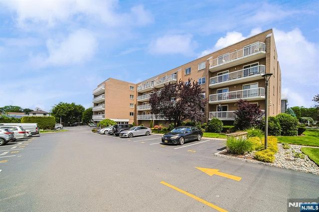 38 Moonachie Road 402, Hackensack, NJ 07601