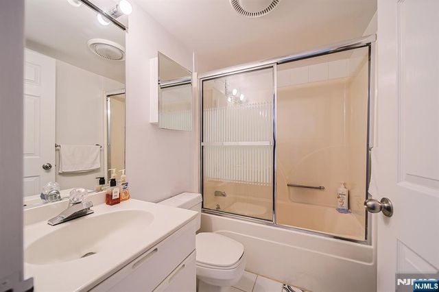 38 Moonachie Road 402, Hackensack, NJ 07601