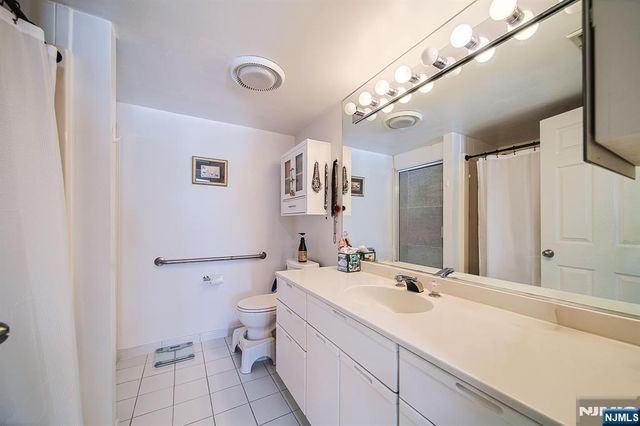 38 Moonachie Road 402, Hackensack, NJ 07601
