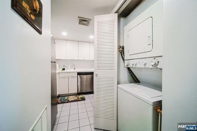 38 Moonachie Road 402, Hackensack, NJ 07601