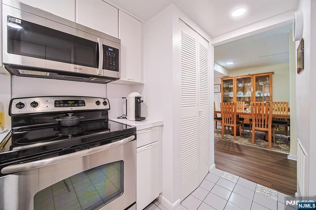 38 Moonachie Road 402, Hackensack, NJ 07601