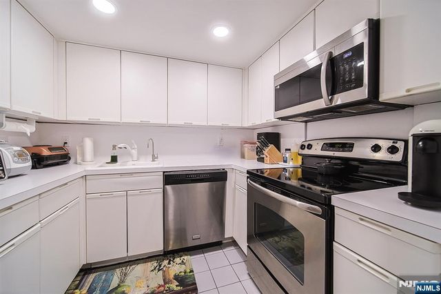 38 Moonachie Road 402, Hackensack, NJ 07601