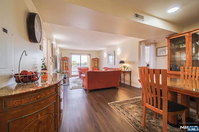 38 Moonachie Road 402, Hackensack, NJ 07601
