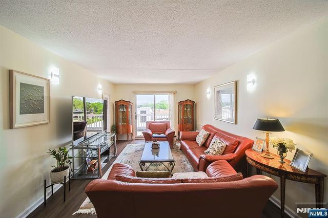38 Moonachie Road 402, Hackensack, NJ 07601