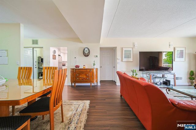 38 Moonachie Road 402, Hackensack, NJ 07601