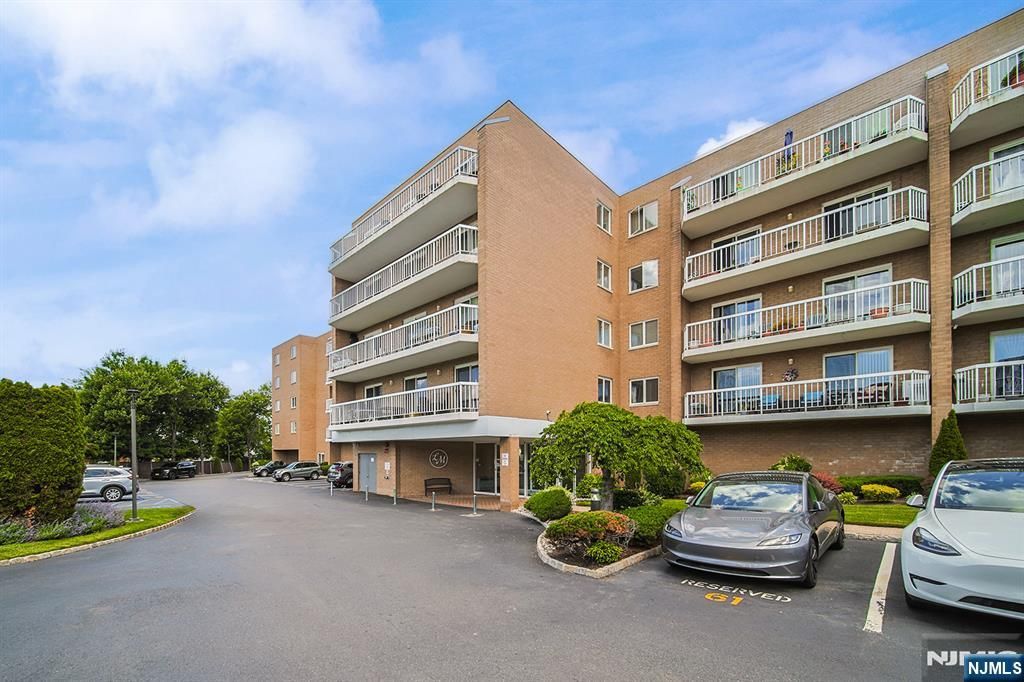 38 Moonachie Road 402, Hackensack, NJ 07601