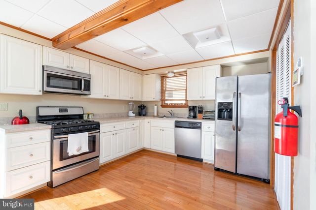 114 W 15TH AVE, Wildwood, NJ 08260