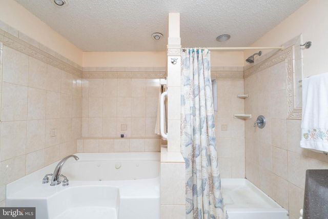 114 W 15TH AVE, Wildwood, NJ 08260