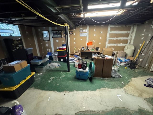 703 Laura St, West Mifflin, PA 15122