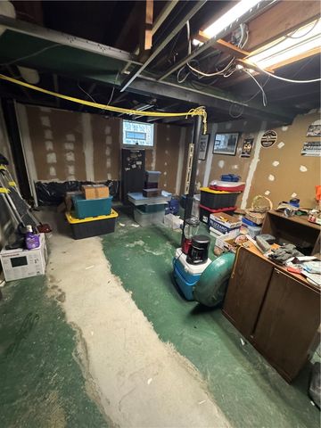 703 Laura St, West Mifflin, PA 15122