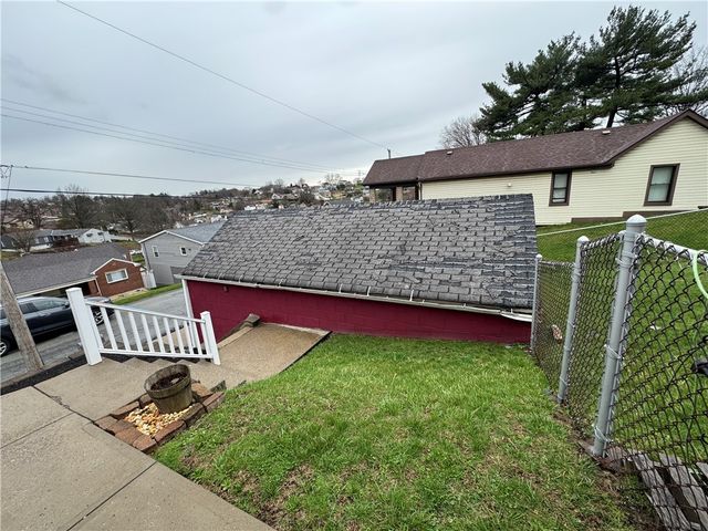 703 Laura St, West Mifflin, PA 15122