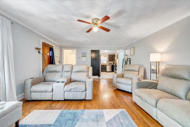 105 Barnett RD, Salem, VA 24153