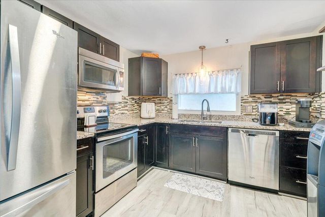 105 Barnett RD, Salem, VA 24153