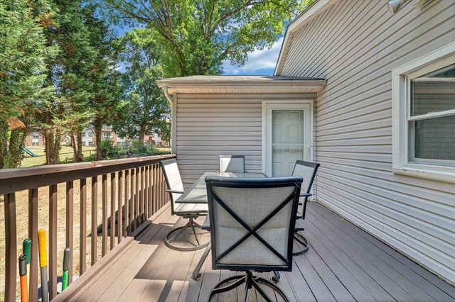 105 Barnett RD, Salem, VA 24153