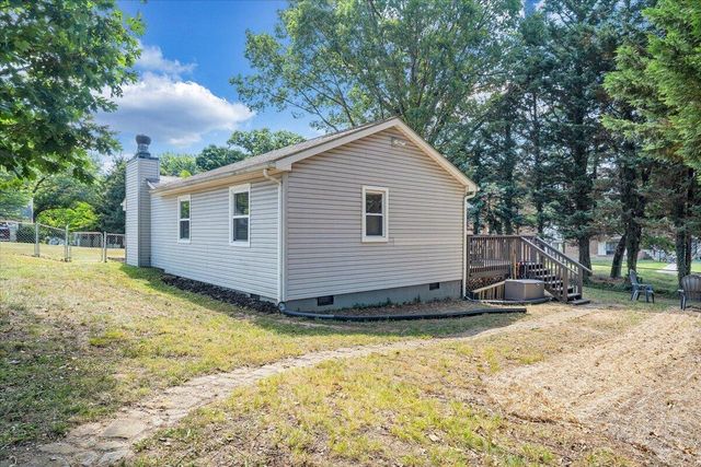 105 Barnett RD, Salem, VA 24153
