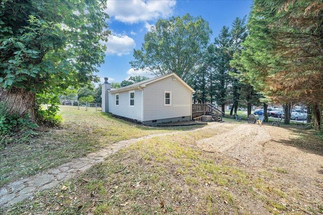105 Barnett RD, Salem, VA 24153