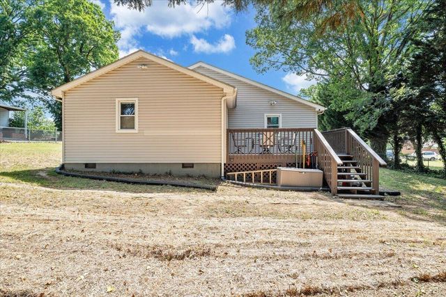 105 Barnett RD, Salem, VA 24153