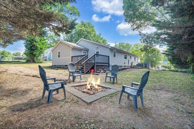 105 Barnett RD, Salem, VA 24153